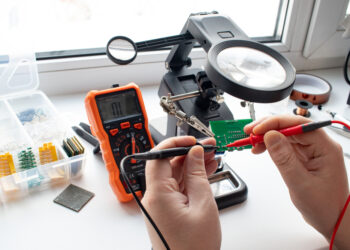 How Digital Multimeters Are Revolutionizing Electrical Testing