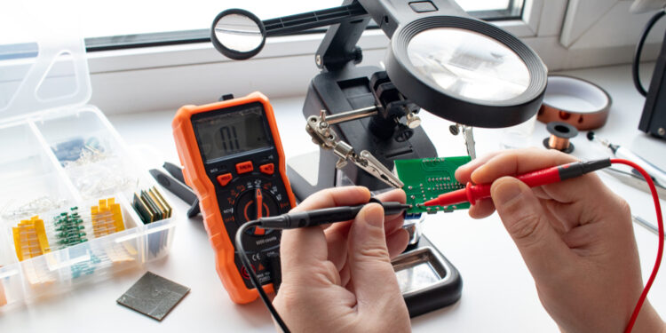 How Digital Multimeters Are Revolutionizing Electrical Testing