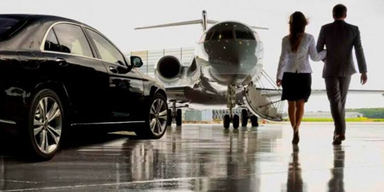 Experience First-Class Travel with East Hampton Limo Service: Your Path to Elegance