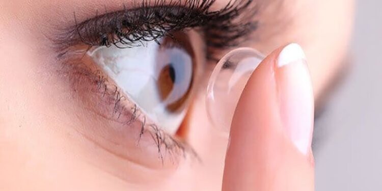 How to Prevent Eye Fatigue When Wearing Contact Lenses Daily